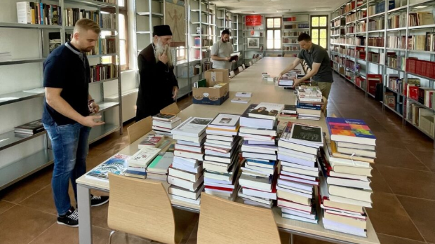 СПОЈИ-испоручио-преко-330-књига-Истраживачкој-библиотеци-у-Јасеновцу